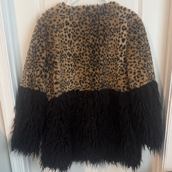 Stylish Leopard and Black Teddy Jacket - Picture 6 of 11